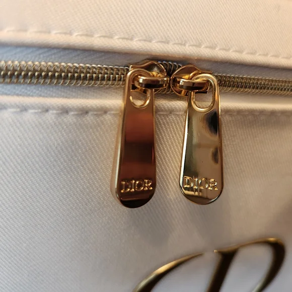 Dior VIP Mirrored Train Case With Towel And Headband Prestige 8x6x6 White Gold - Picture 11 of 16